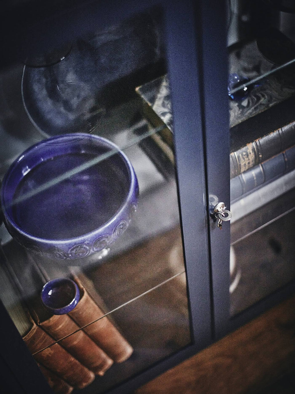Glass-Door Cabinet K6058