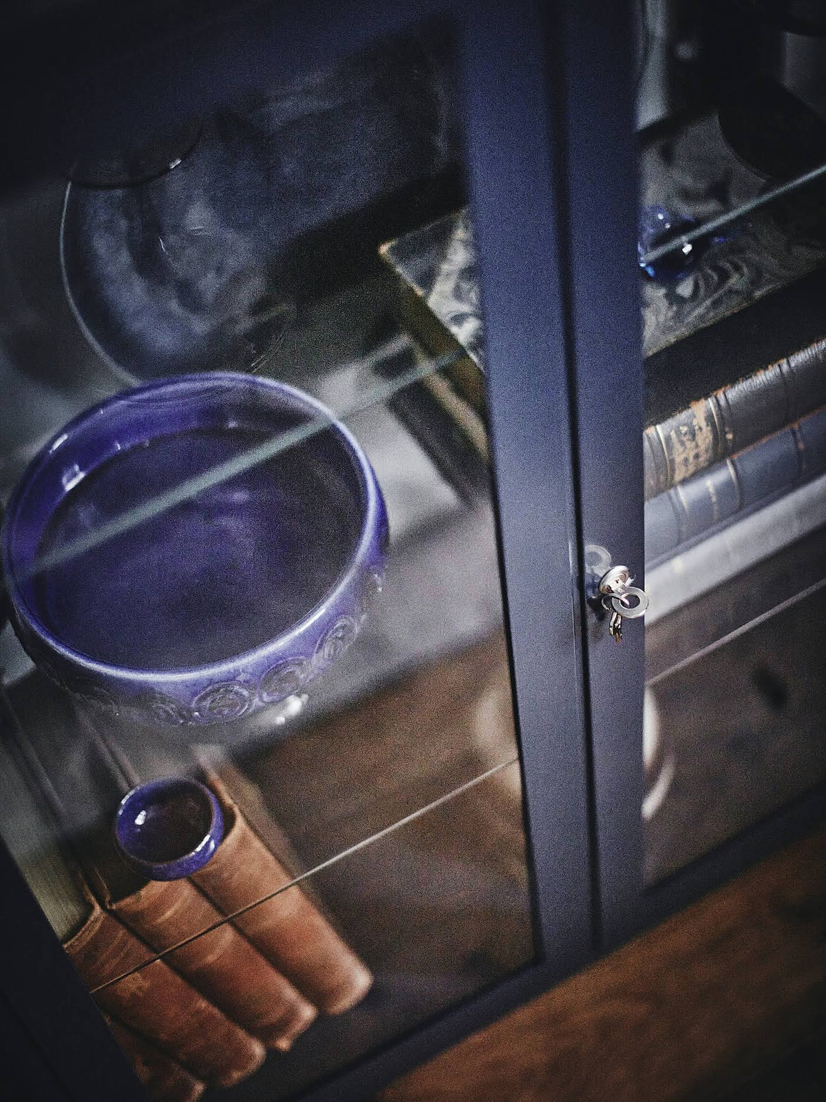 Glass-Door Cabinet K6058