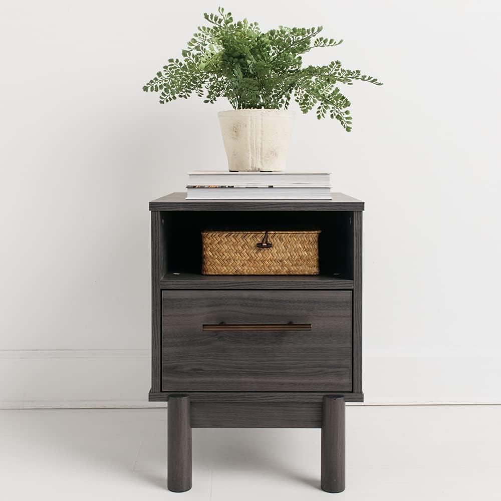 One Drawer Nightstand, Brown G172