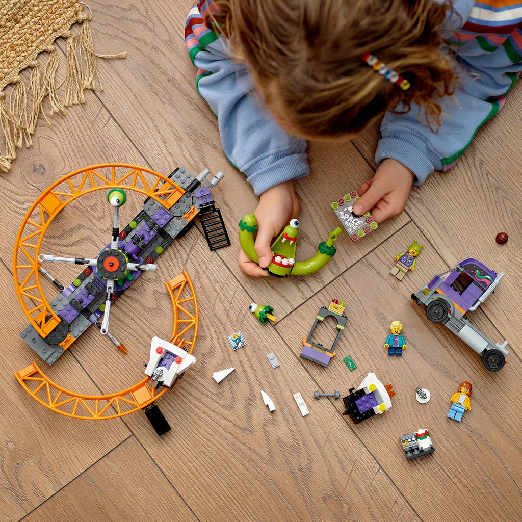 Space Ride Amusement Truck Toy with Trailer, Alien Roller Coaster and 3 Fairground Minifigures X33191