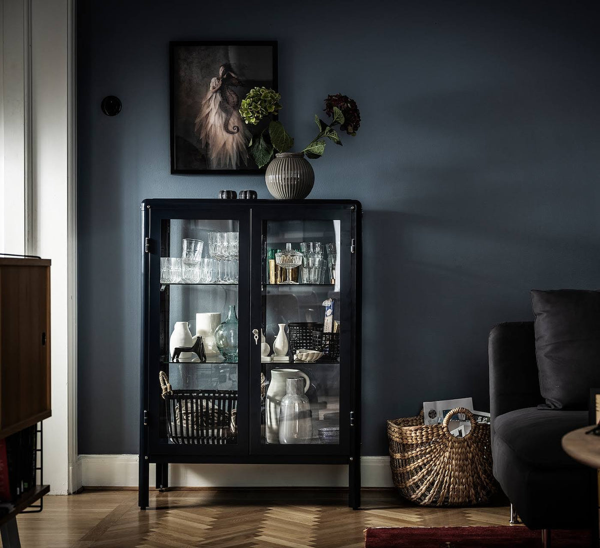Glass-Door Cabinet K6058