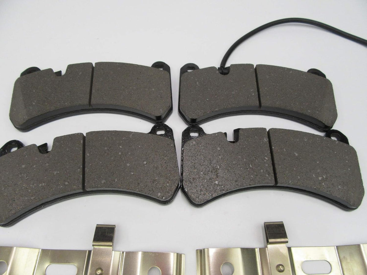 Replacement Front Brake Pads and Oil Filter for Maserati Ghibli Quattroporte V8165