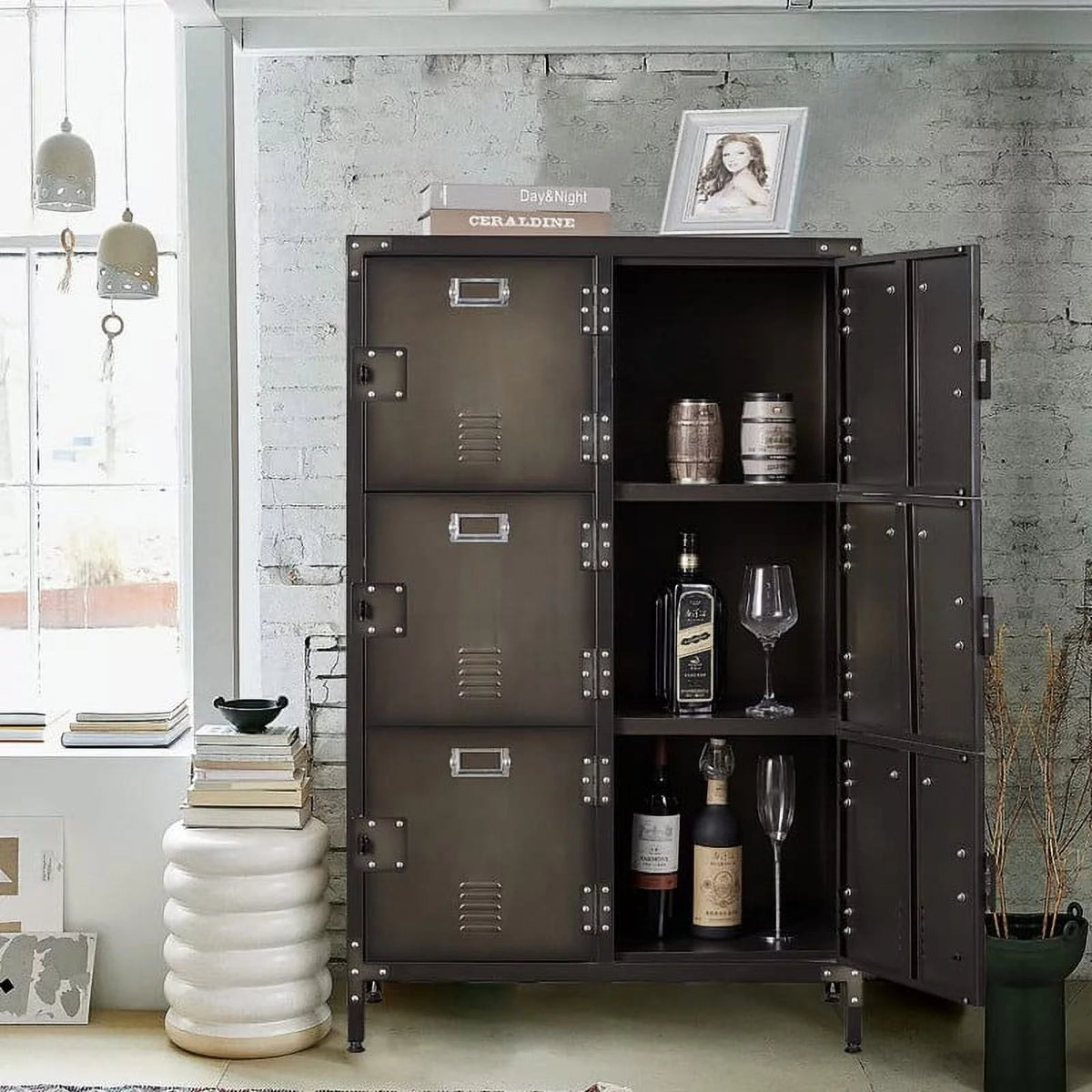 Metal Storage Locker with 6 Compartment Lockable Doors I19001